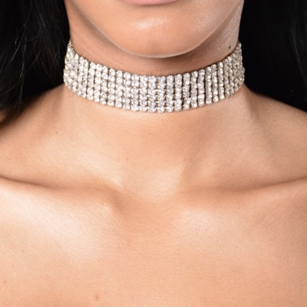 Fashion nova chocker 💎